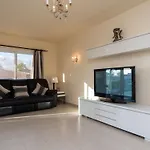 Susi Mit Privatem Pool By Interhome Feriehus *